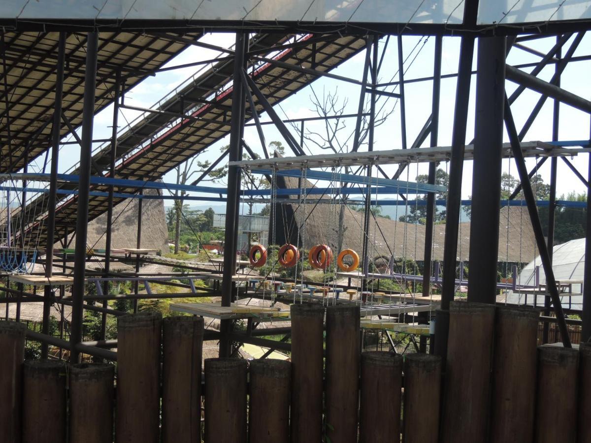 Semilir Glamping Hotel Semarang Kültér fotó