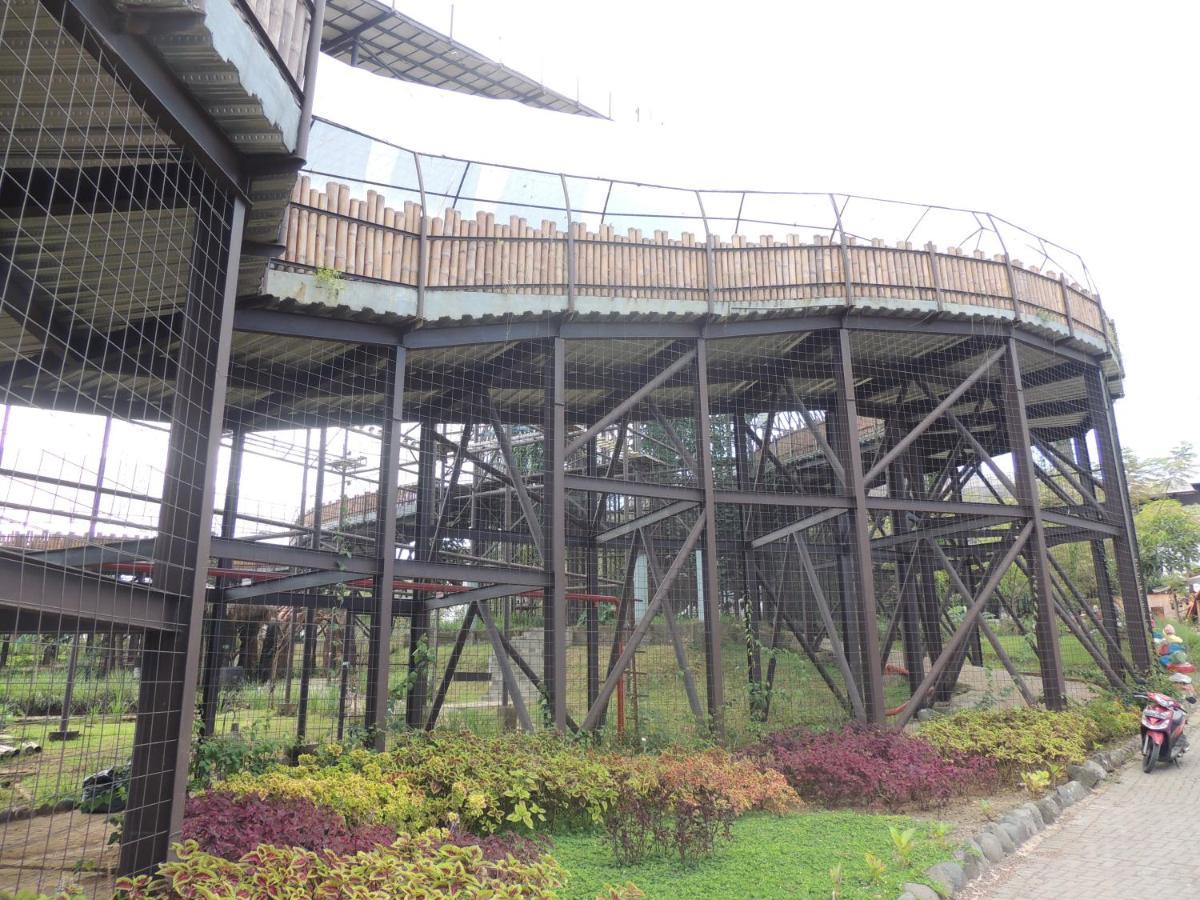 Semilir Glamping Hotel Semarang Kültér fotó